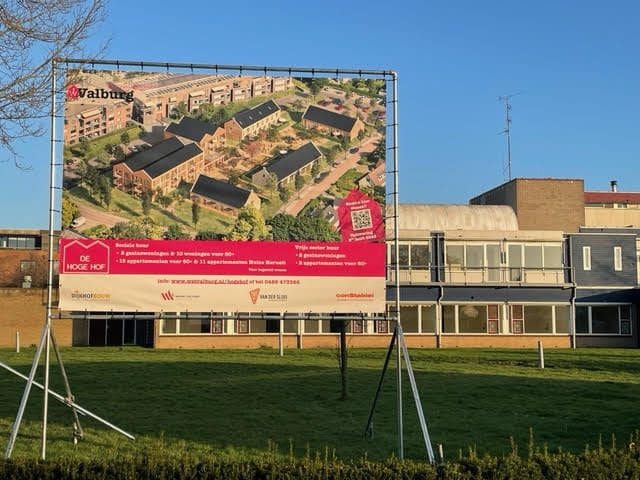 projectbord bij het oude pand van hoge hof