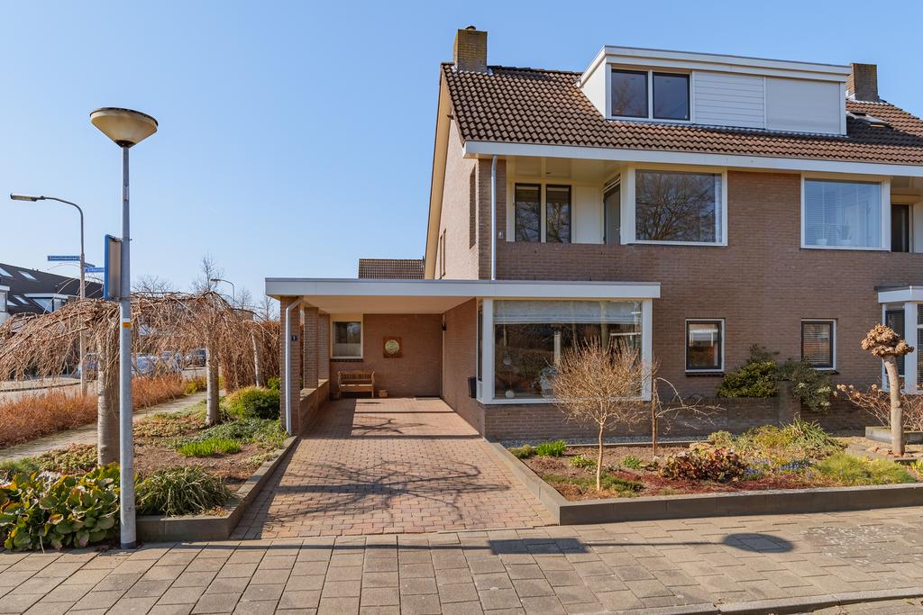 Esdoornstraat 1