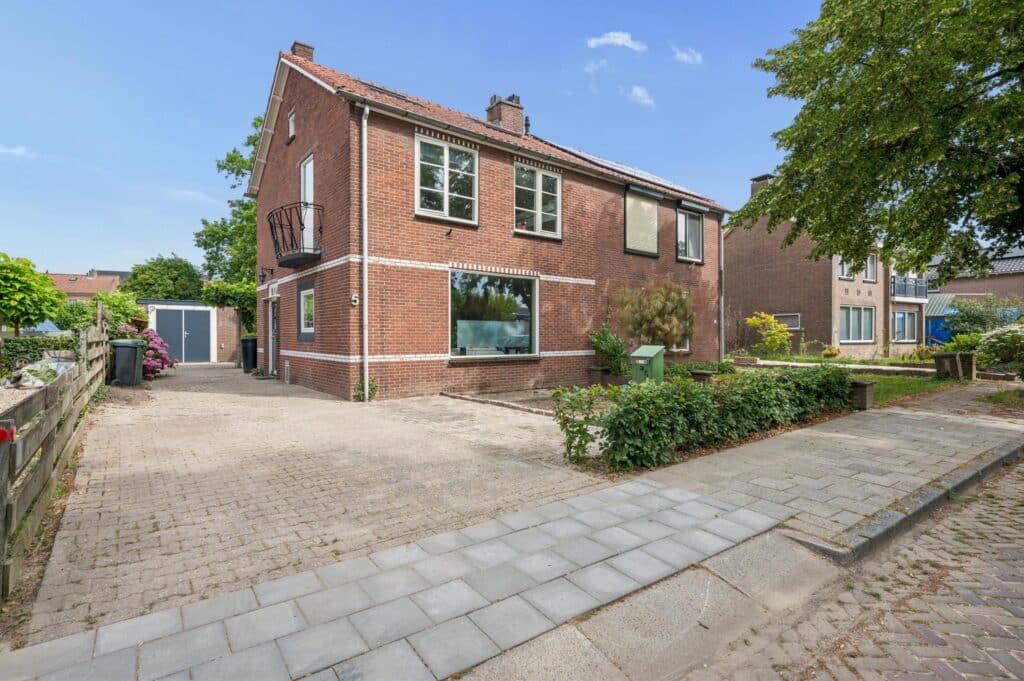 Woning aan Kerkstraat 5 in Zetten te koop