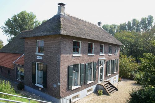 het-woonhart-randwijk-makelaar-farmhouse-called-notenboom-nut-tree-because