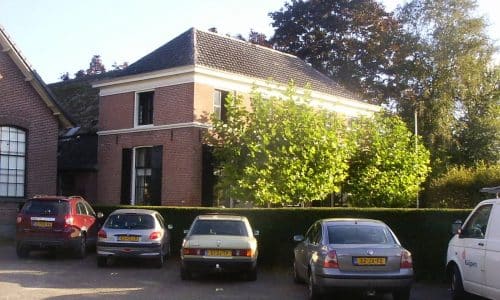 het-woonhart-slijk-ewijk-makelaar-slijkewijk-dorpsstraat-autos